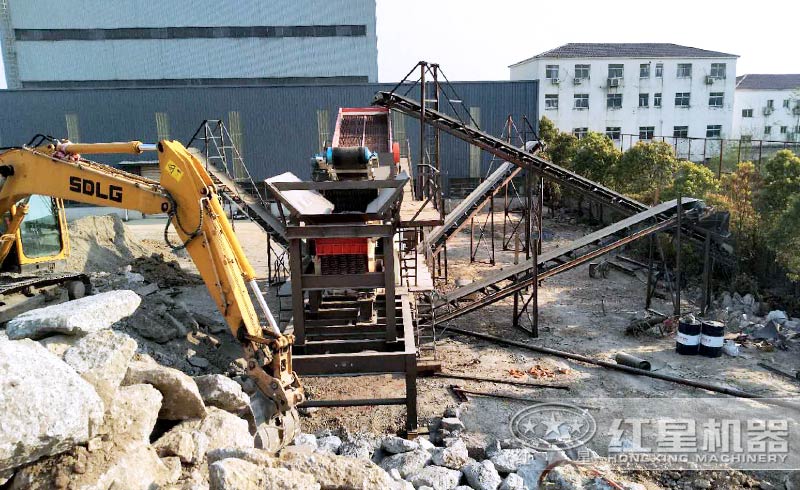 建筑垃圾破碎機(jī)工作現(xiàn)場